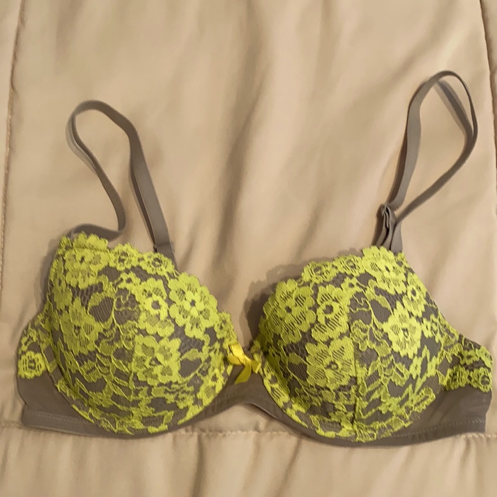 Pretty grey bra with yellow lace